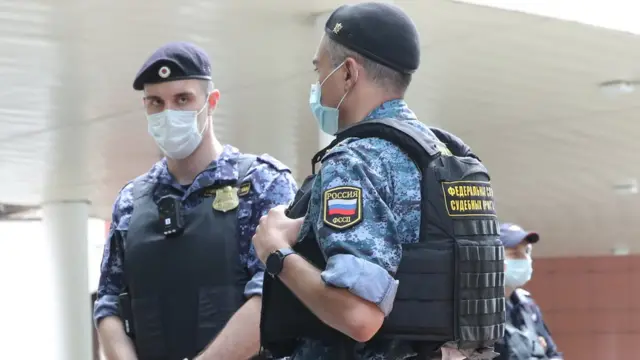 судебные приставы