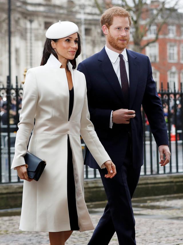 梅根今年三月的英联邦纪念日，首次与英女王一起出席官方活动，也按传统戴上了帽子