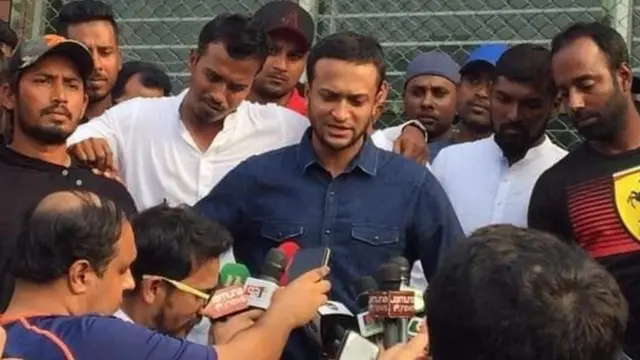 সাংবাদিকদের সামনে দাবিদাওয়া তুলে ধরছেন সাকিব আল হাসান