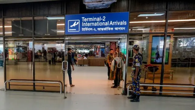 ইমিগ্রেশন পুলিশ শুধু বিমানবন্দর বা অন্য এন্ট্রি পয়েন্টগুলোতে কাজ করেন।