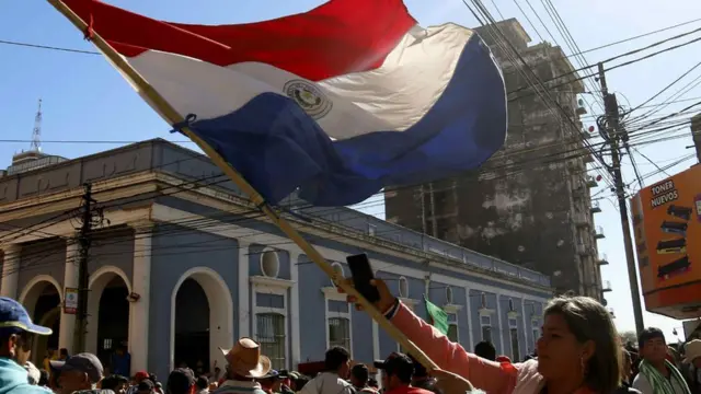 Mulhercasadeapostas com rAssunção com bandeira do Paraguai