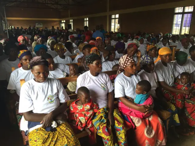 Abenshi muri bo ni abagore n'abana, gusa hari n'abagabo bacye cyane bari muri iyi nkambi ya Nyarushishi