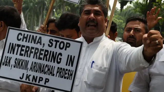 দিল্লিতে চীনা দূতাবাসের সামনে বিক্ষোভ