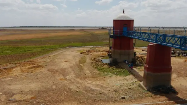 জলের চিহ্ন নেই চেন্নাইয়ের কাছে পুজহাল জলাধারেও