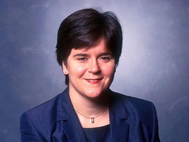 نیکلا استرجن