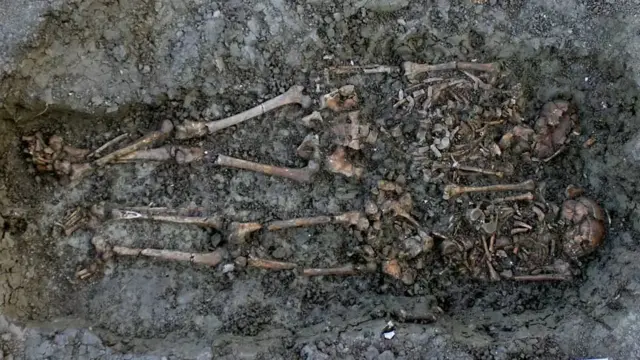 குடும்ப துயரத்தை வெளிக்காட்டிய ரோமானிய காலத்து எலும்புக் கூடுகள்