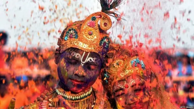 રસીકરણ છતાં કોરોનાની ઝડપ ઘટાડવા માટે ઘણા રાજ્યોમાં લૉકડાઉન અથવા કર્ફ્યુ લાદવામાં આવી રહ્યું છે.