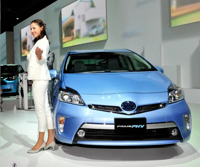 รถยนต์โตโยต้า รุ่นพรีอุส ที่เปิดตัวในปี 2554