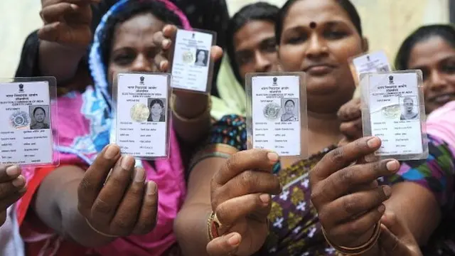 ඉන්දියාවේ සංක්‍රාන්ති ප්‍රජාවට ඡන්දය ප්‍රකාශ කිරීම සඳහා අවශ්‍ය විශේෂ හැඳුනුම් පතක් ලබා දී තිබේ