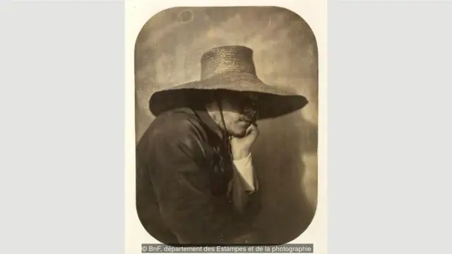 纳达尔兄弟阿德里安（Adrien Tournachon）的自画像，大约创作于1854年。