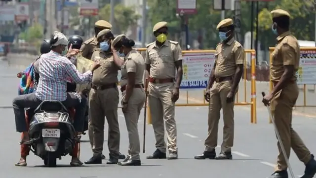 போலீஸார்