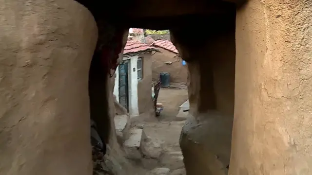 మట్టి గోడలు