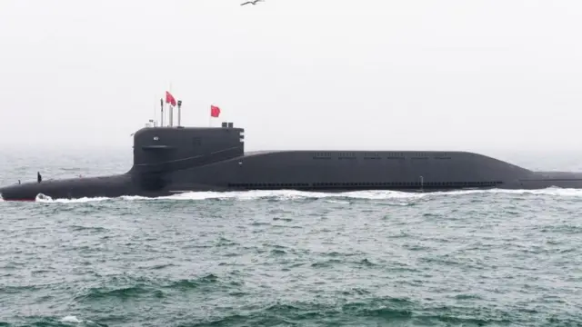 দক্ষিণ চীন সাগরে চীনা সাবমেরিন। এই সাগরের নিয়ন্ত্রণ নিতে অত্যন্ত তৎপর চীন