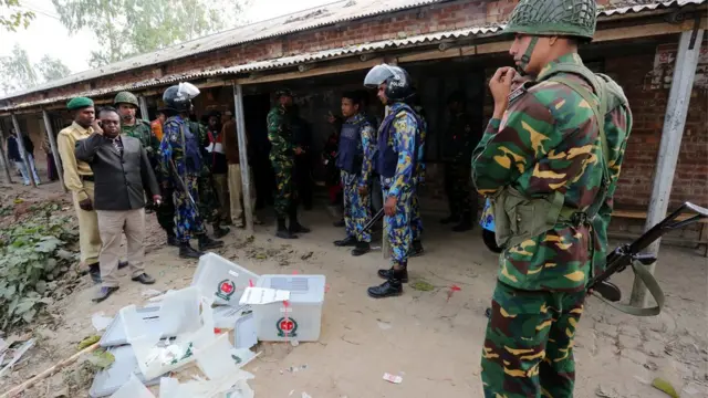 ২০১৪র ৫ জানুয়ারির নির্বাচনে একটি ভোটগ্রহণ কেন্দ্রের দৃশ্য