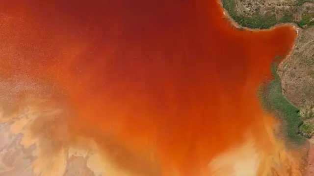 Окислені мінерали заліза у гірському районі Ріо-Тінто провінції Уельва в Іспанії