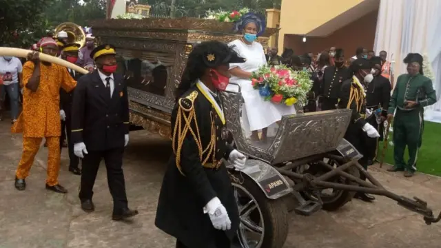 Tonimas burial casket