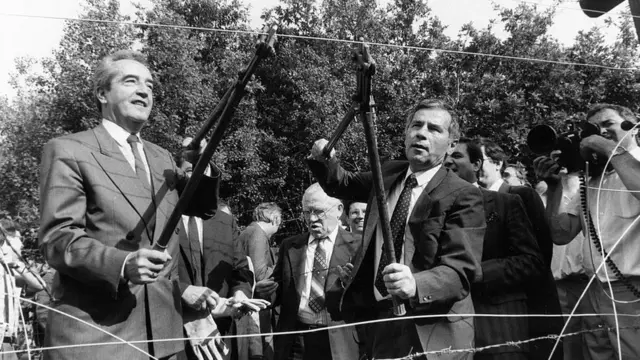 Дьюла Хорн (справа) и его австрийский коллега Алоис Мок