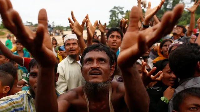 Бангладешдан бошпана топаётган рохинга мусулмонларига ёрдам тарқатилмоқда