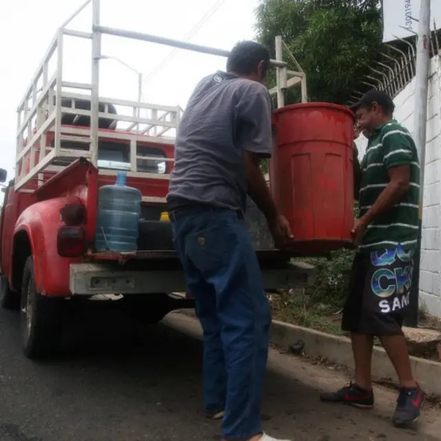 Las altas temperaturas de Maracaibo hacen que los problemas de luz y agua sean más apremiantes.