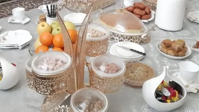 یک خوان عیدی در کابل که این روز ها نصیب هر خانواده‌ای به دلیل ضعف اقتصادی و بیکاری نیست