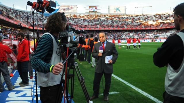 Periodista de televisión en la liga española