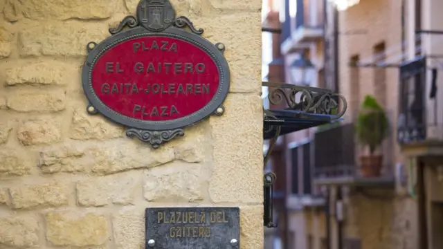 Plaza con nombres en castellano y esukera