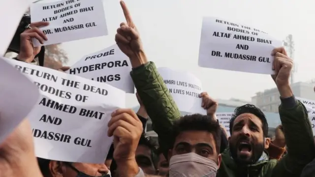 अल्ताफ़ बट और डॉ मुदासिर गुल के शवों की मांग करने के लिए विरोध प्रदर्शन आयोजित किए गए