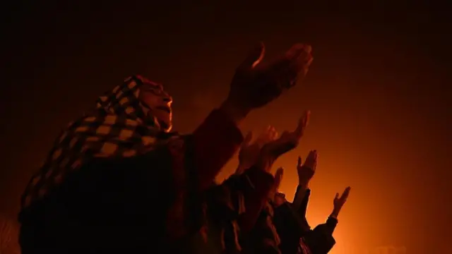 Musulmanes de Cachemira celebran Eid-e-Milad-un-Nabi, el aniversario del nacimiento del Profeta.