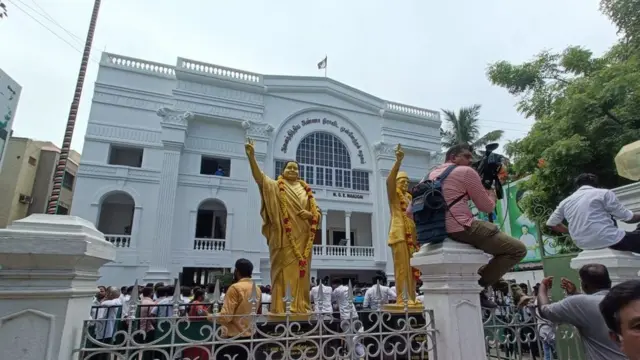 அதிமுக - ஒற்றை தலைமை விவகாரம்