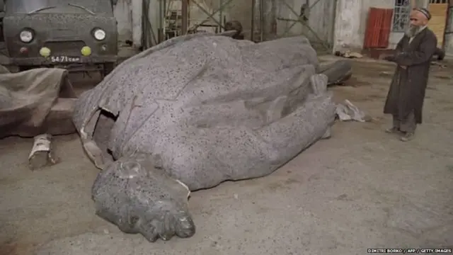 लेनिन मूर्तियां