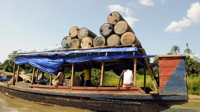 Boat dey carry illegal oil go market