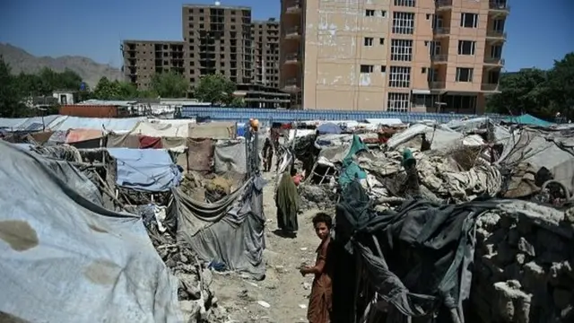 په کور د ننه بې ځایه شوي افغانان