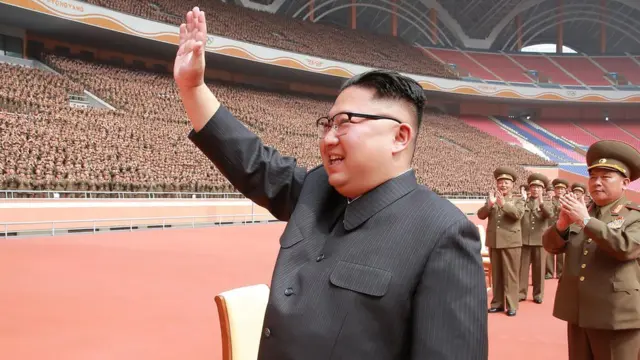 ఉత్తర కొరియా అధ్యక్షుడు కిమ్ జోంగ్ ఉన్ కిమ్ జోంగ్ ఇల్ రి సోల్ జు ఉత్తర కొరియా దక్షిణ కొరియా యుద్ధం అణు బాంబు Kim Jong-Un Kim Jong-il Wife Ri Sol-ju North Korea South Korea War nuclear Bomb