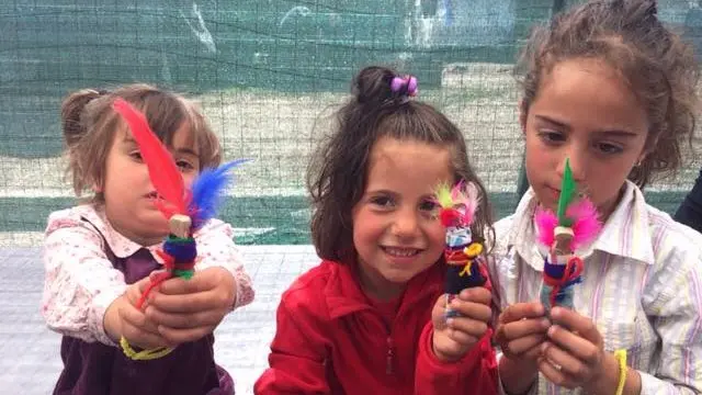 Meninas com brinquedos