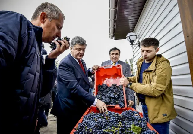 Порошенко відвідав виноградне господарство у с.Біляївка на Одещині, 7 жовтня 2016 року