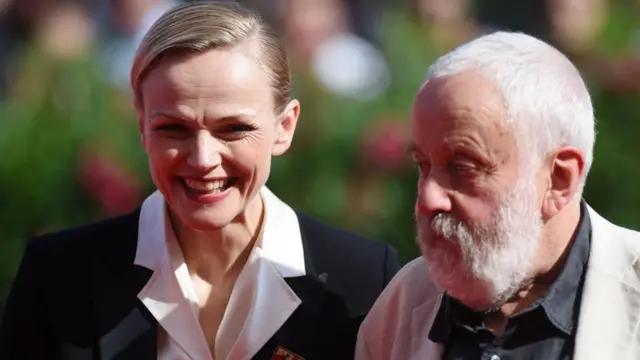 المخرج مايك لي والممثلة ماكسين بيك