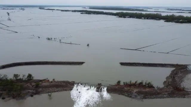 Vista panorámica de las inundaciones en Burigoalini, Bangladesh.