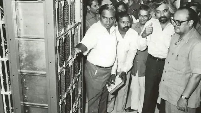 પૂર્વ કેન્દ્રીય મંત્રી અર્જુન સિંહ સાથે સામ પિત્રોડા