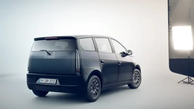 بدنه سایون با سلول‌های خورشیدی پوشانده شده است