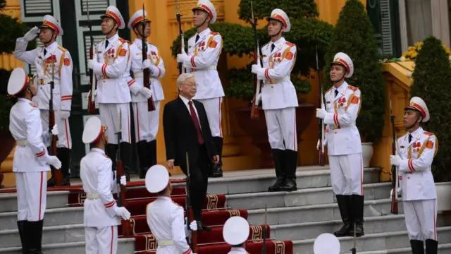 Nguyễn Phú Trọng, Tổng bí thư, họp chính phủ