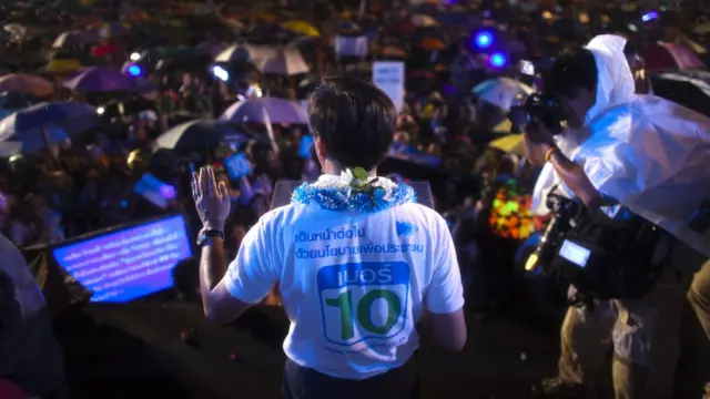 ปชป.ปราศรัยปิดการหาเสียงเลือกตั้งปี 2554 เมื่อวันที่ 1 ก.ค.