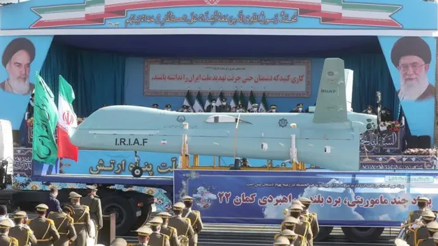 ईरान के नेशनल आर्मी डे पर आयोजित परेड