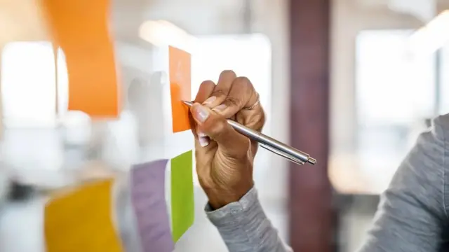 قد يكون السبب وراء نسيان الناس لفعل الأشياء هو نقص الإشارات في بيئتنا المحلية