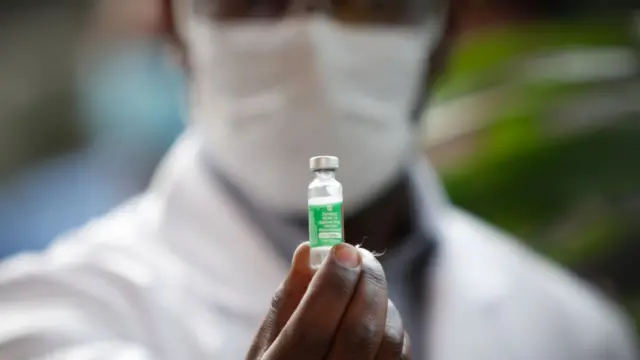 বাংলাদেশে করোনাভাইরাস টিকা দেয়া অভিযান শুরু হবে একজন নার্সকে দিয়ে