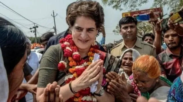લોકો વચ્ચે પ્રિયંકા ગાંધી