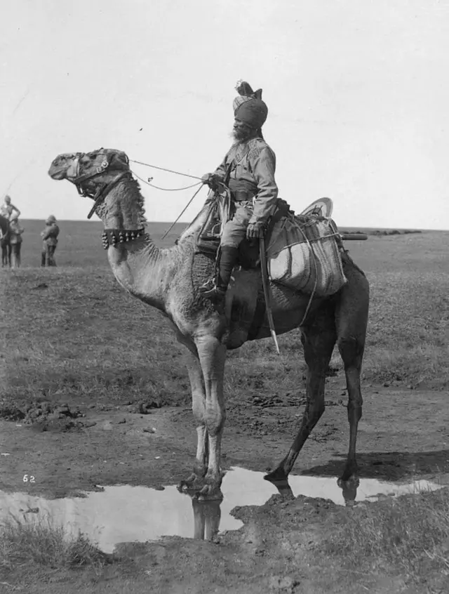 மங்கள் பாண்டேவை பின்னால் இருந்து பிடித்த ஷேக் பால்டு