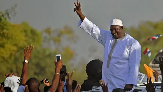 Gambie : le parti de Barrow obtient la majorité