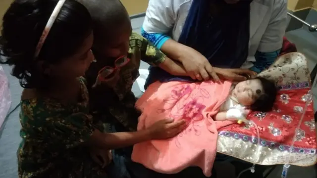 হাসপাতালে চিকিৎসা দেয়া হচ্ছে শিশুটিকে।