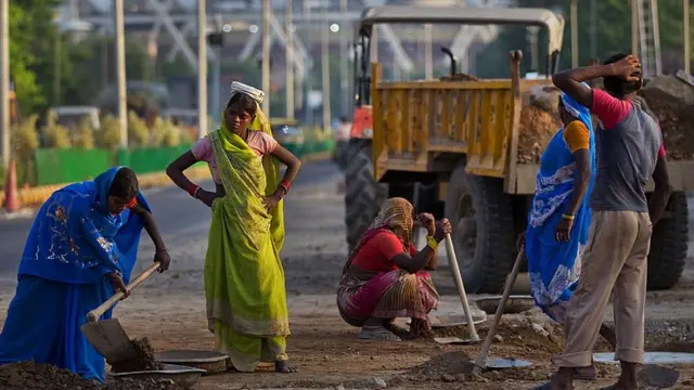 કામ કરતાં મજૂરો