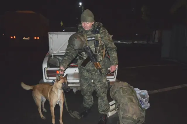 Кінолог з собакою